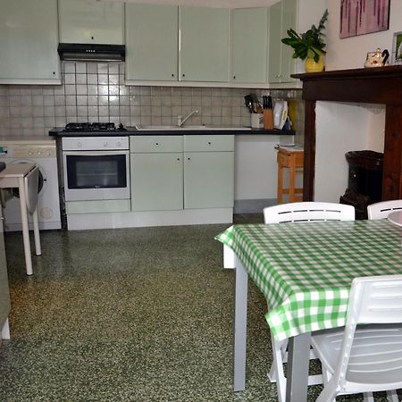 Saint-Colomb-de-Lauzun Chez Madeleine Bed & Breakfast エクステリア 写真
