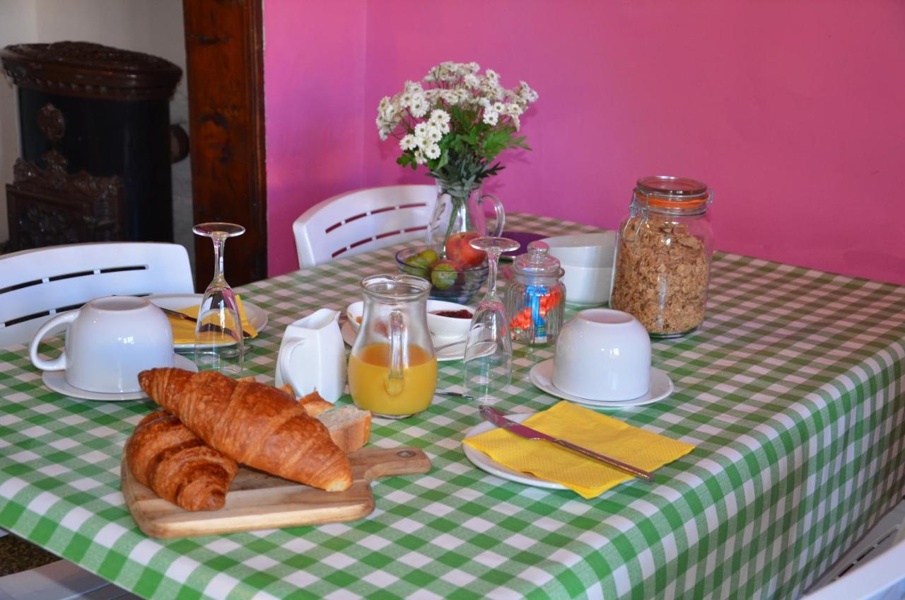 Saint-Colomb-de-Lauzun Chez Madeleine Bed & Breakfast エクステリア 写真
