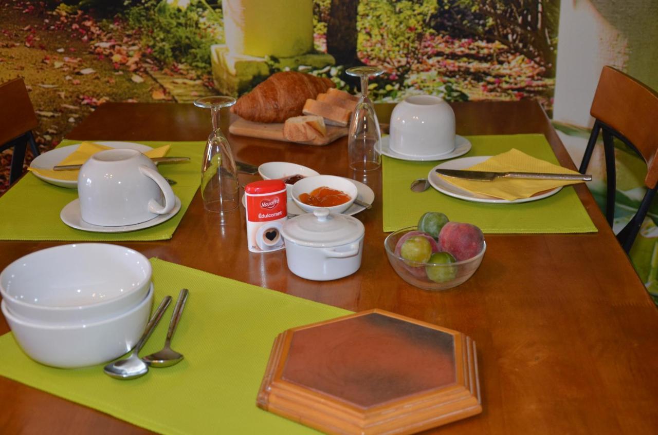 Saint-Colomb-de-Lauzun Chez Madeleine Bed & Breakfast エクステリア 写真