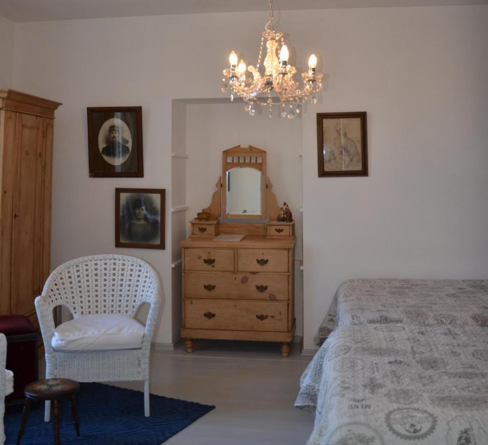 Saint-Colomb-de-Lauzun Chez Madeleine Bed & Breakfast エクステリア 写真
