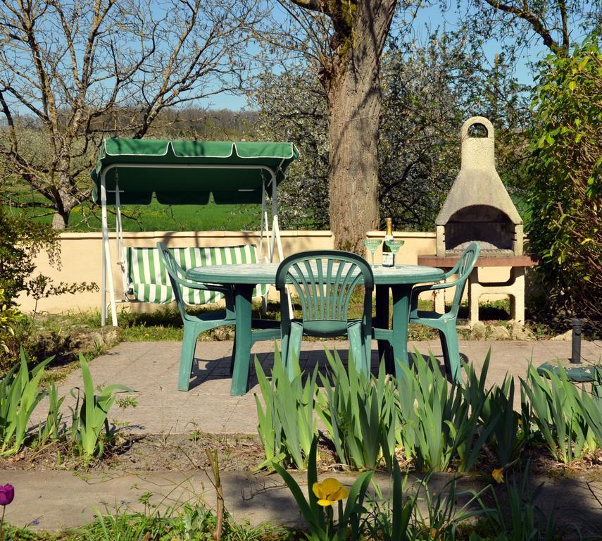 Saint-Colomb-de-Lauzun Chez Madeleine Bed & Breakfast エクステリア 写真