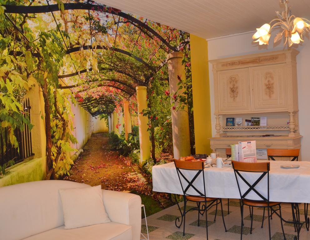 Saint-Colomb-de-Lauzun Chez Madeleine Bed & Breakfast エクステリア 写真