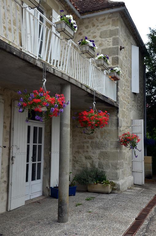 Saint-Colomb-de-Lauzun Chez Madeleine Bed & Breakfast エクステリア 写真