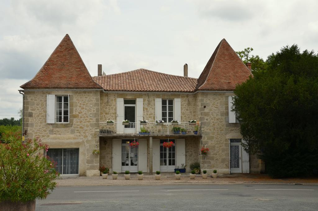 Saint-Colomb-de-Lauzun Chez Madeleine Bed & Breakfast エクステリア 写真