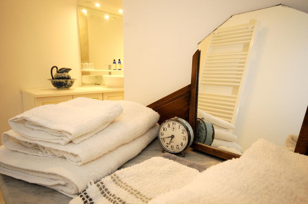 Saint-Colomb-de-Lauzun Chez Madeleine Bed & Breakfast 部屋 写真
