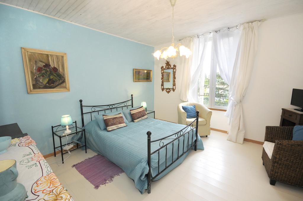 Saint-Colomb-de-Lauzun Chez Madeleine Bed & Breakfast 部屋 写真