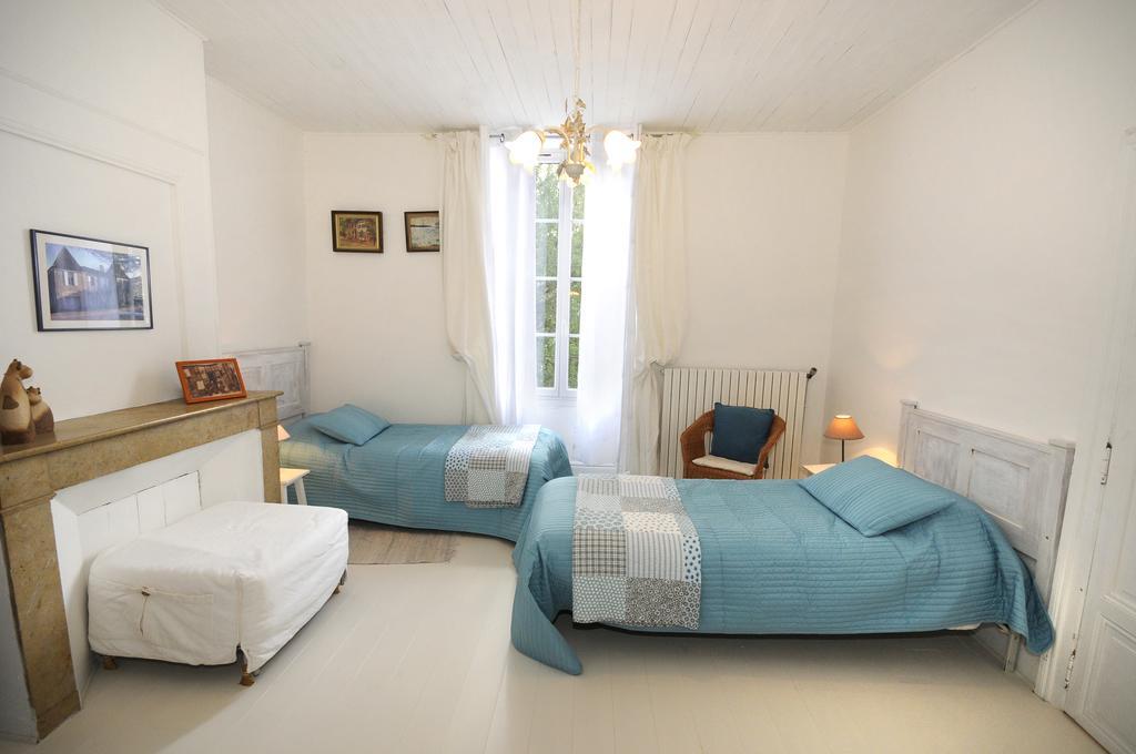 Saint-Colomb-de-Lauzun Chez Madeleine Bed & Breakfast 部屋 写真